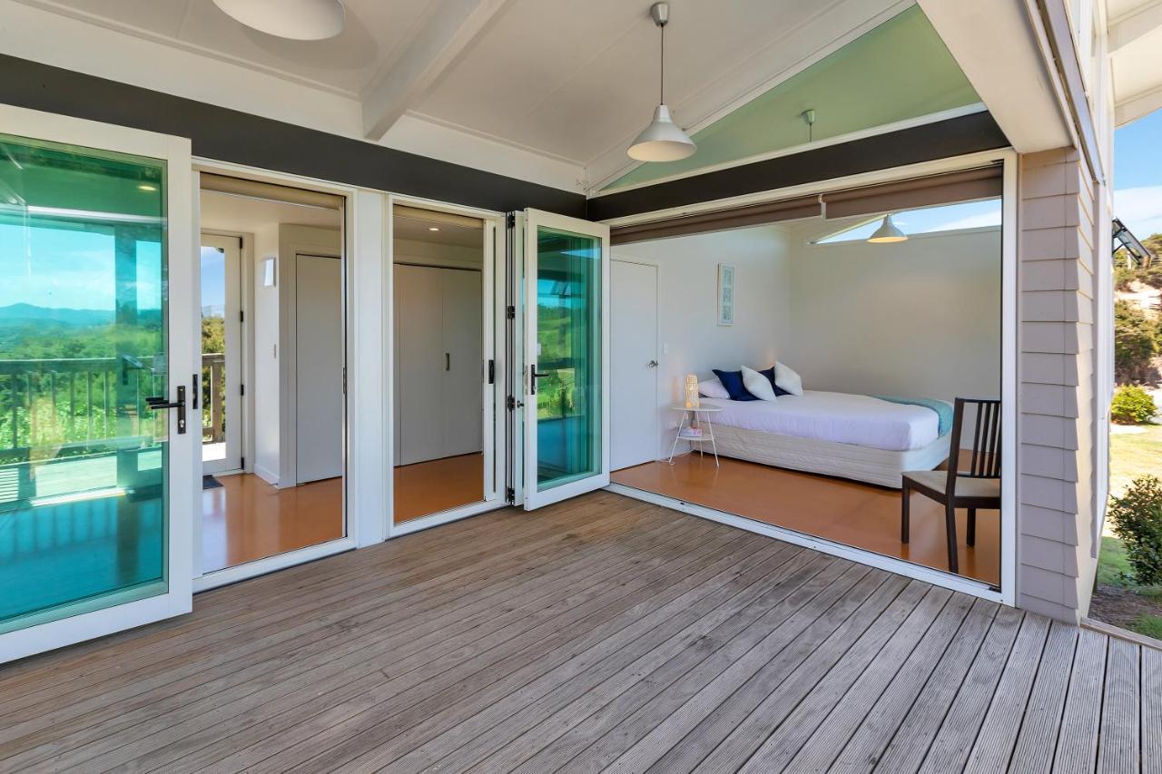 Paroa Bay Chalets - Te Whare Tui Russell Bagian luar foto