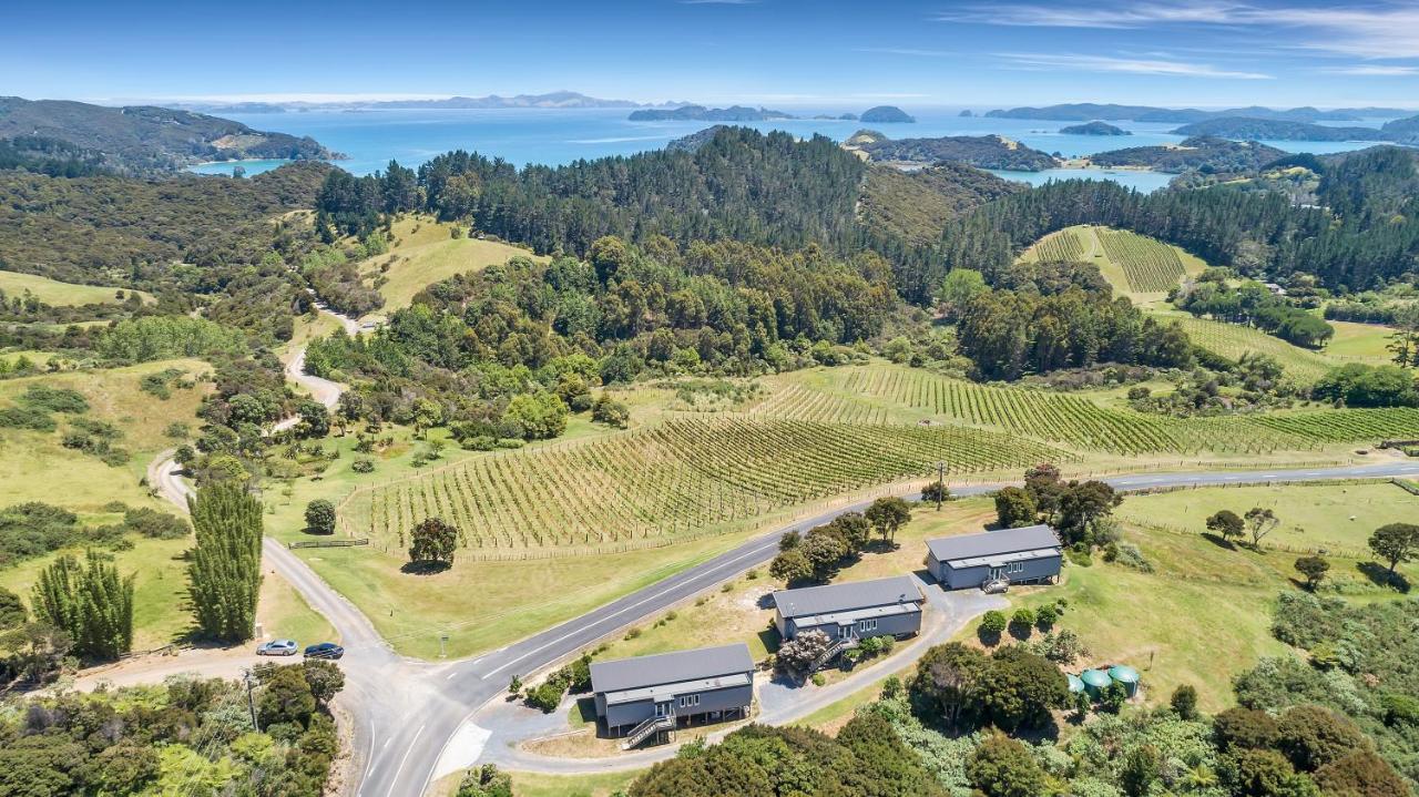 Paroa Bay Chalets - Te Whare Tui Russell Bagian luar foto