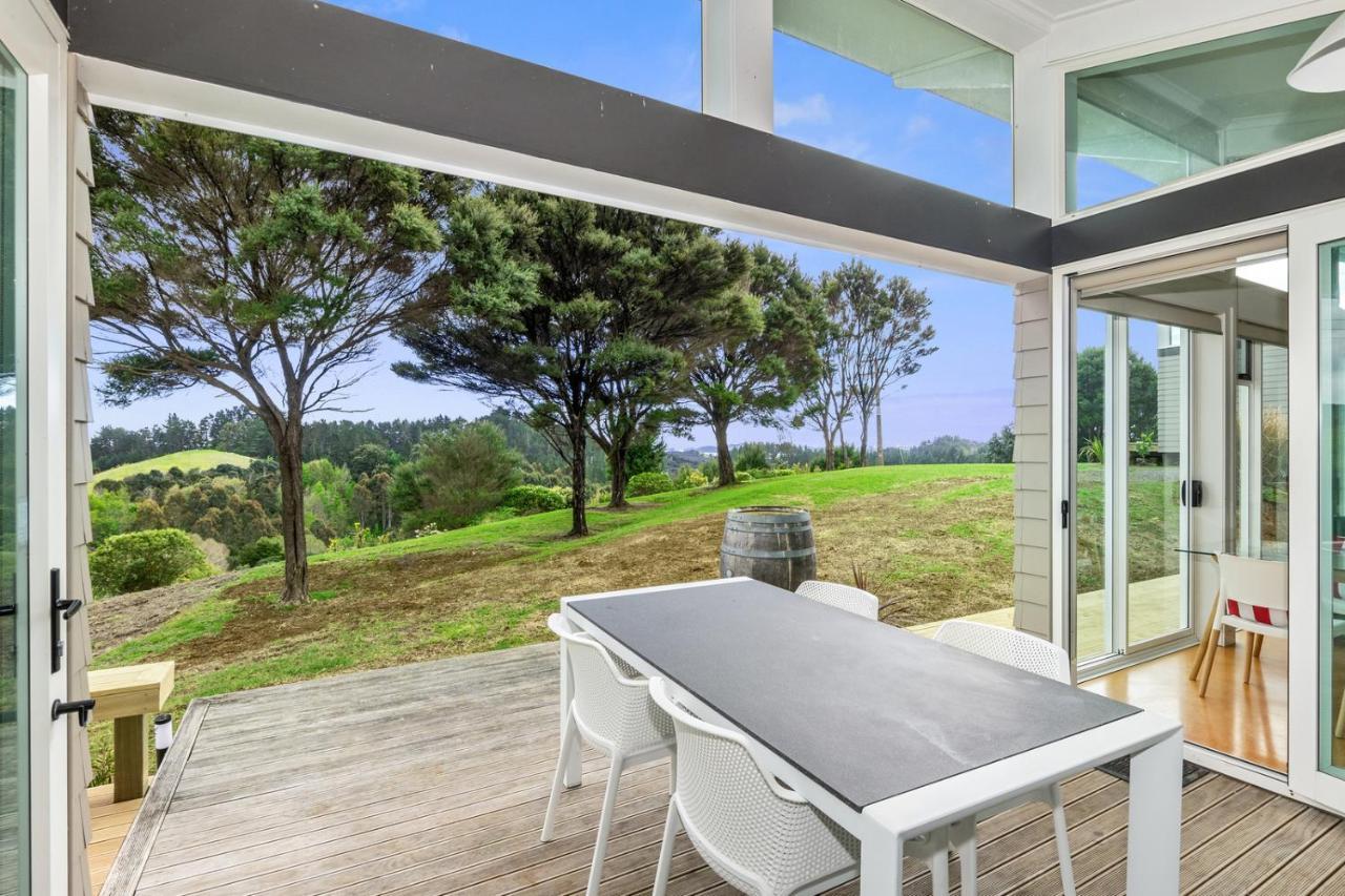 Paroa Bay Chalets - Te Whare Tui Russell Bagian luar foto