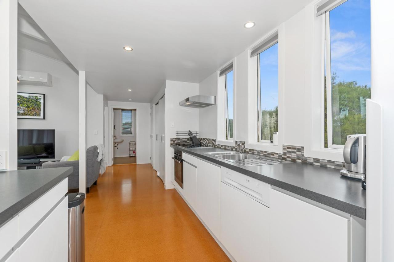 Paroa Bay Chalets - Te Whare Tui Russell Bagian luar foto