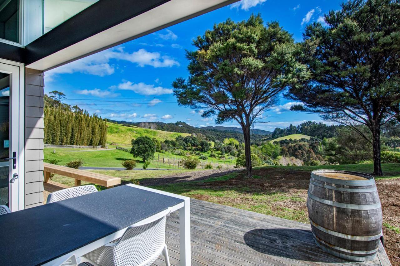 Paroa Bay Chalets - Te Whare Tui Russell Bagian luar foto