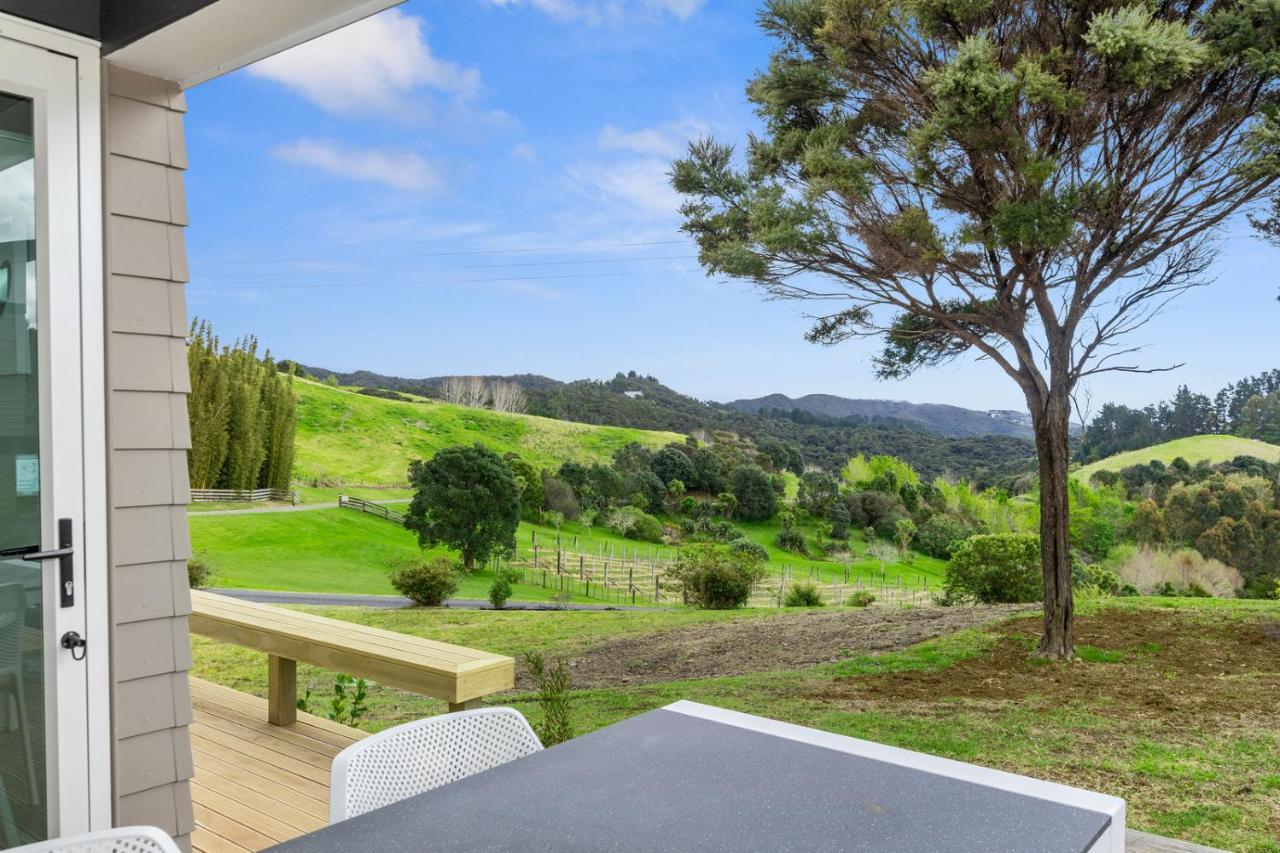 Paroa Bay Chalets - Te Whare Tui Russell Bagian luar foto