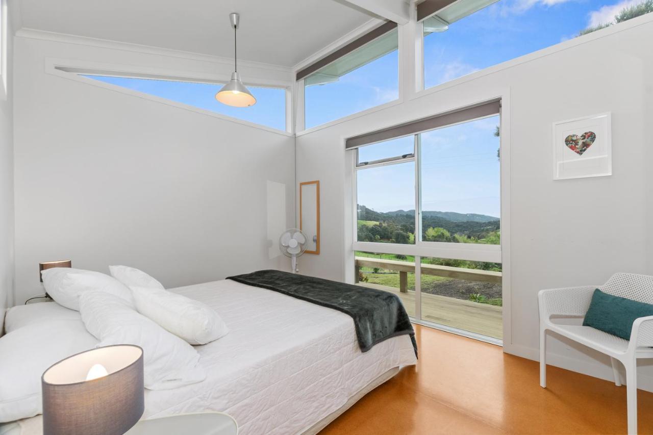 Paroa Bay Chalets - Te Whare Tui Russell Bagian luar foto