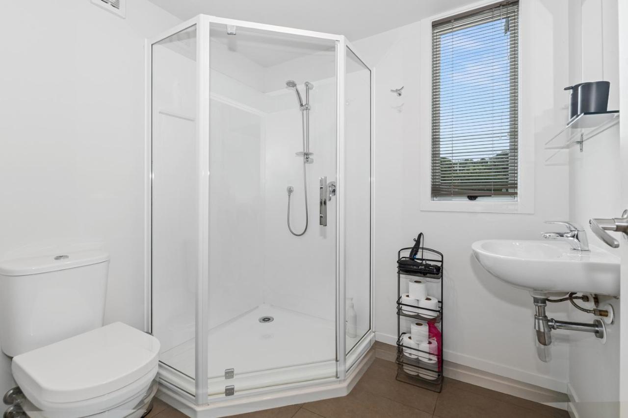 Paroa Bay Chalets - Te Whare Tui Russell Bagian luar foto